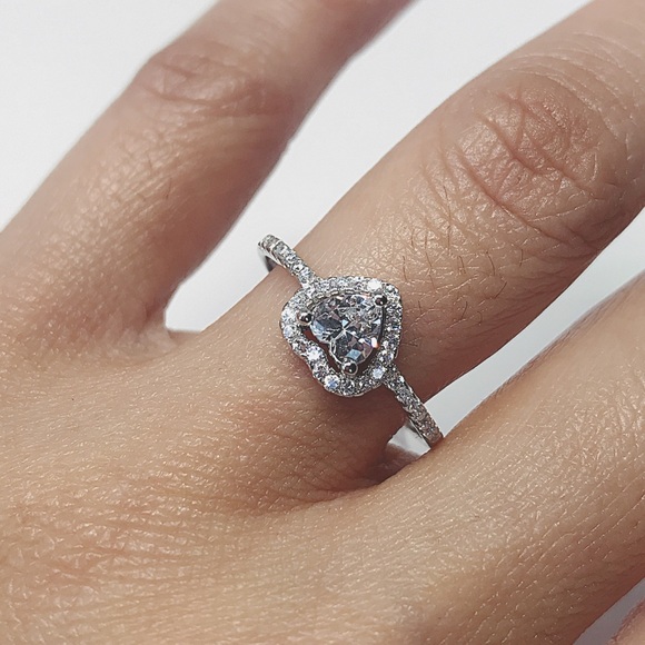 925 Sterling Silver Cubic Zirconia Ring - Picture 2 of 8